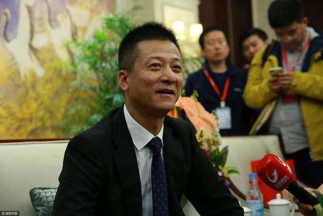 在楼梯上和少妇做爰视频