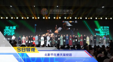 两个人一上一下剧烈运动
